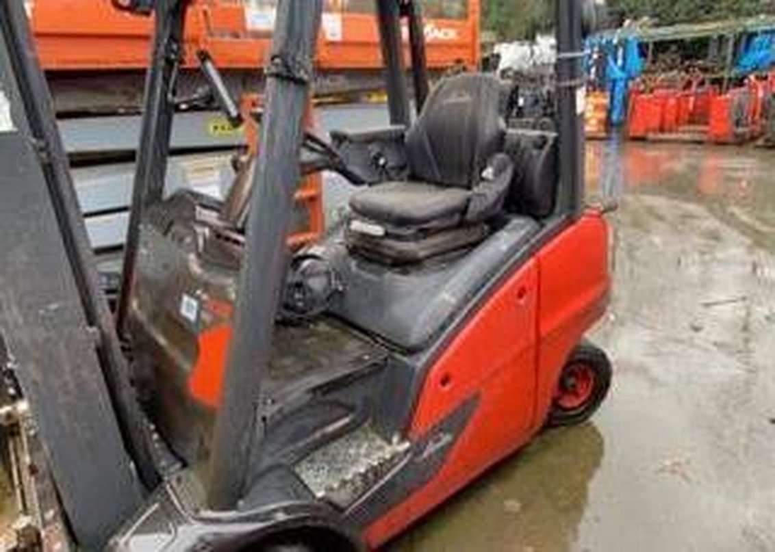 2018 Linde H18T IC Pneumatic Forklift 