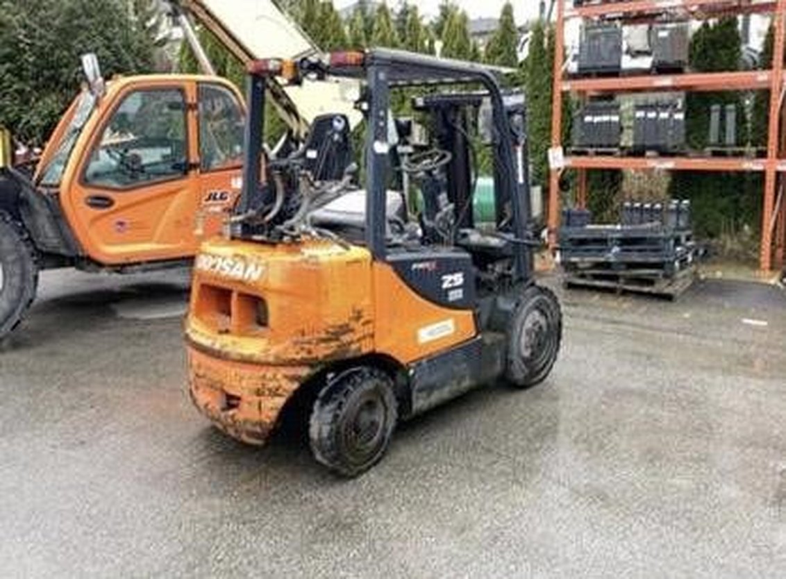 2011 Doosan G25N-7 IC Pneumatic Forklift 