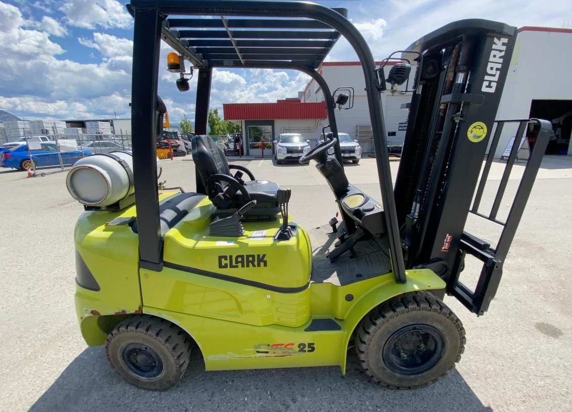 2019 Clark GTS25 IC Pneumatic Forklift 