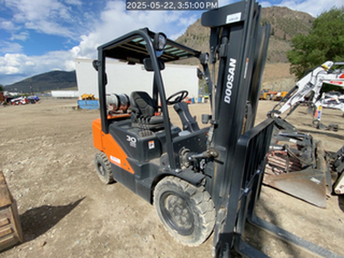 2022 Doosan G30E-5 IC Pneumatic Forklift 