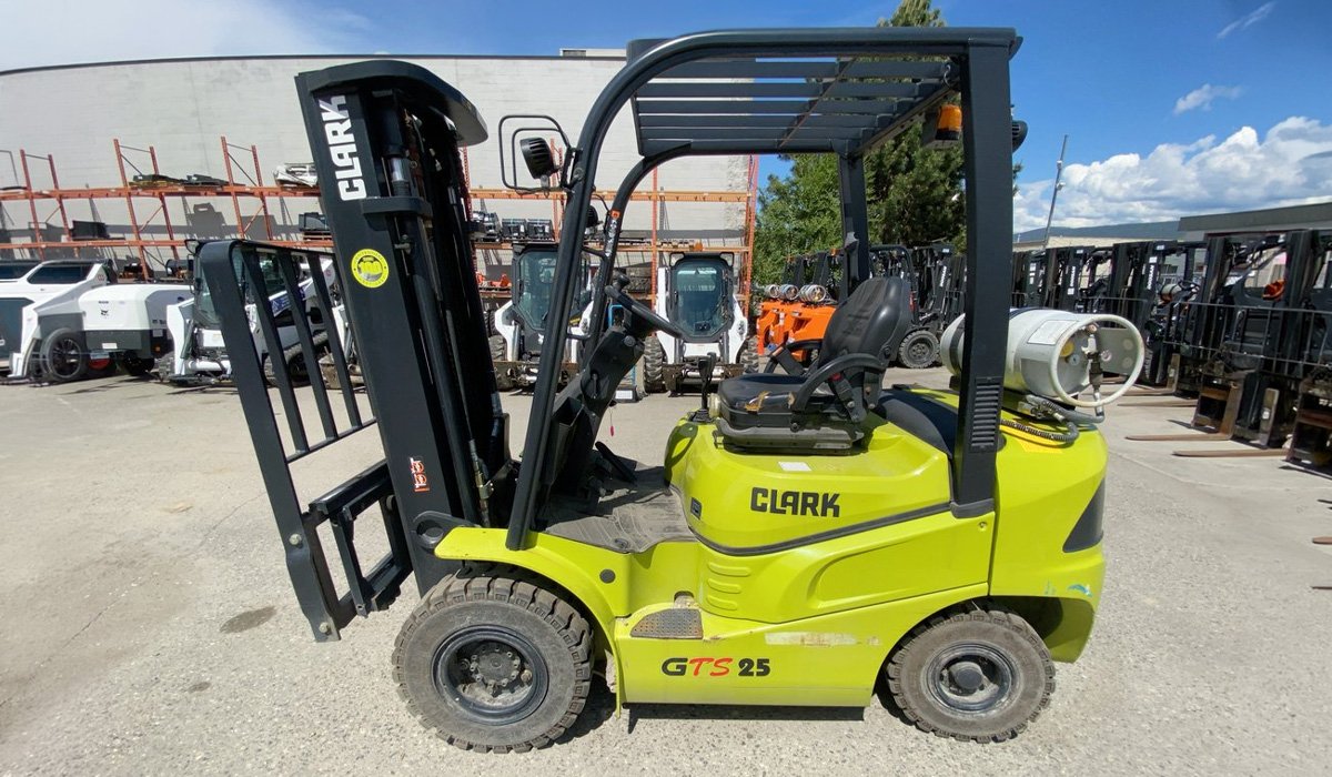 2019 CLARK GTS25L Forklift EQ150187 1200x700