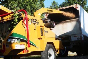 How Vermeer’s EcoIdle, SmartFeed and Other Brush Chipper Systems Help You Stay Efficient and Safe