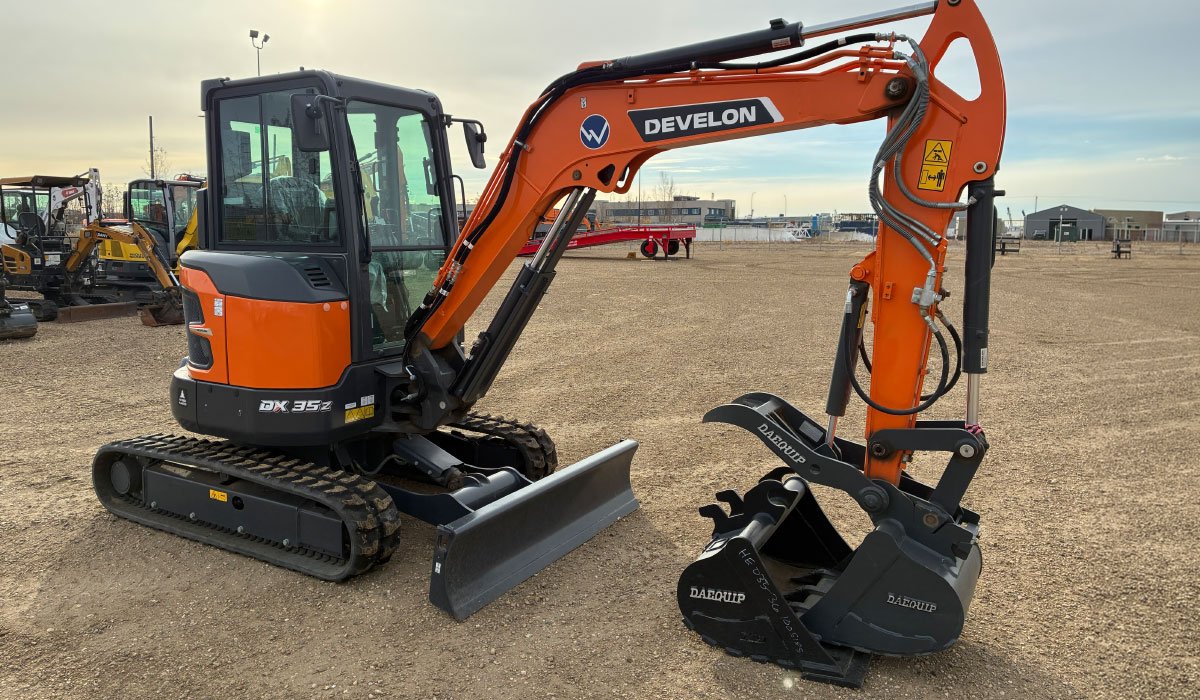 DEVELON-DX352-7-Mini-Exavator-EQ303600-1200px