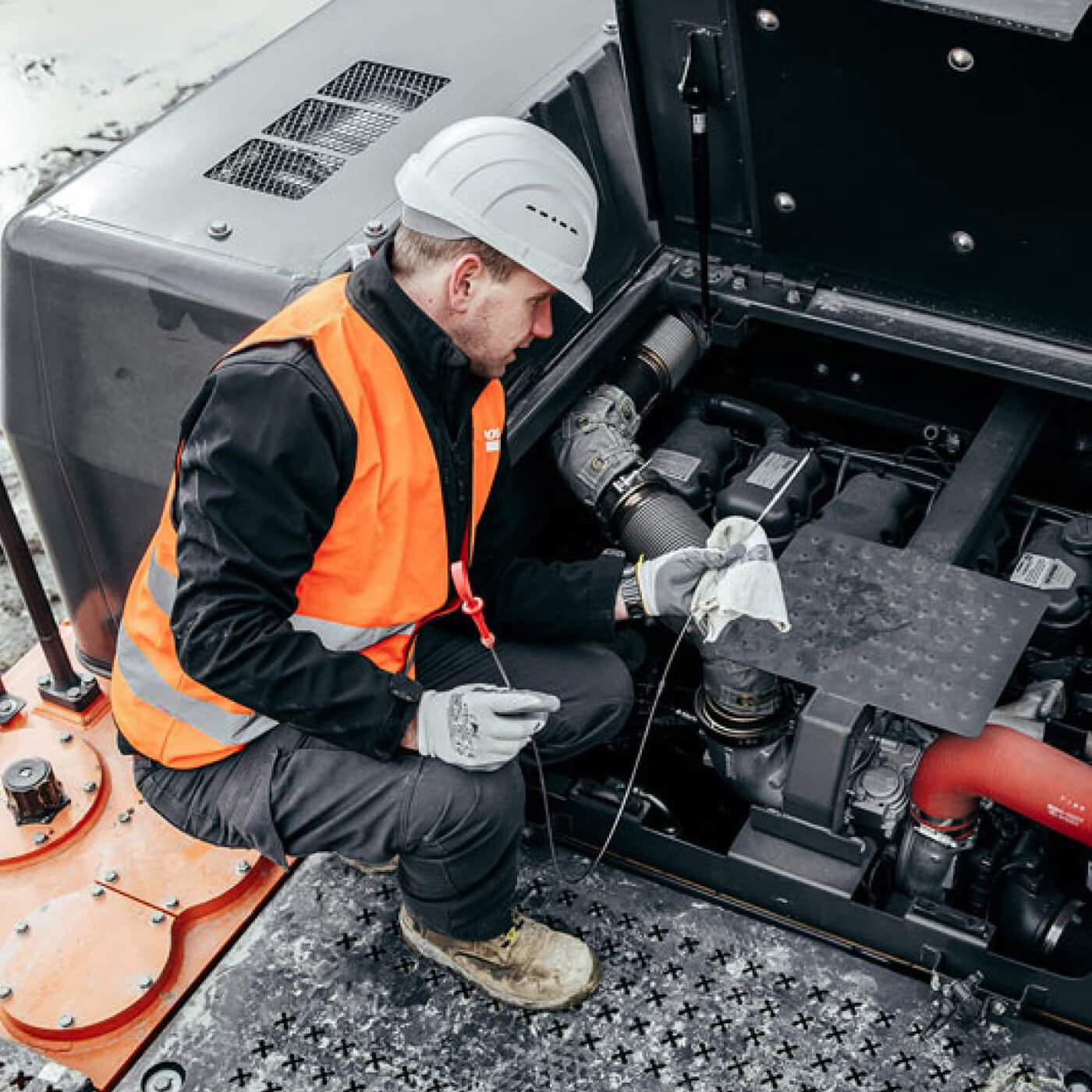 DEVELON Service Technician
