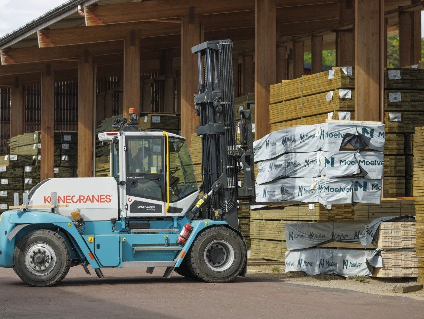 Konecranes E-VER loading lumber