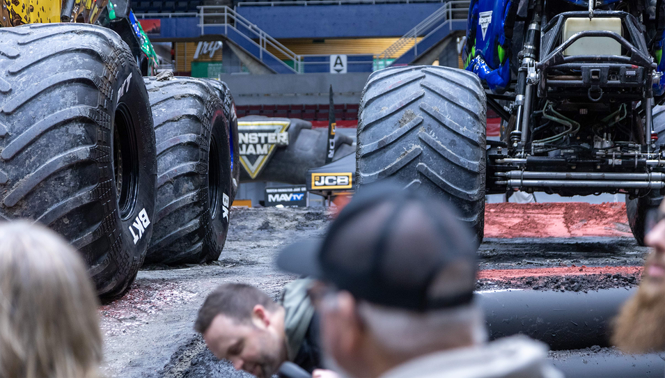 Williams Machinery & JCB Join Forces to Sponsor Monster Jam Vancouver 2024