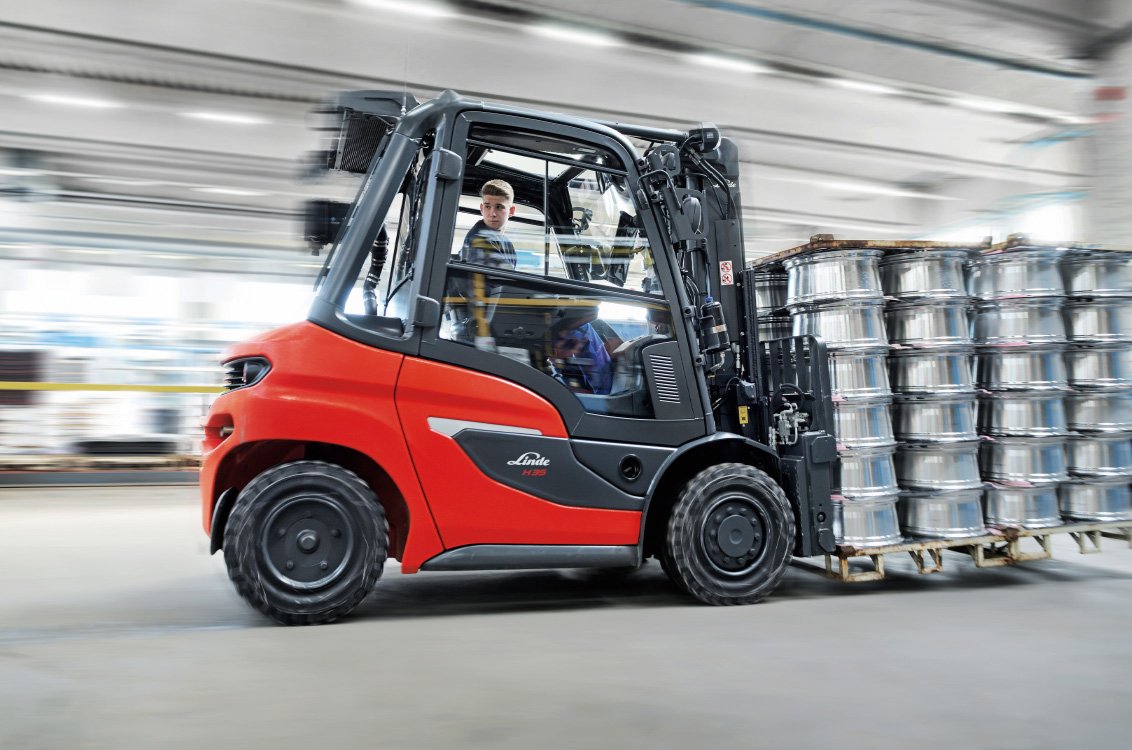 Linde H35 moving chrome wheels