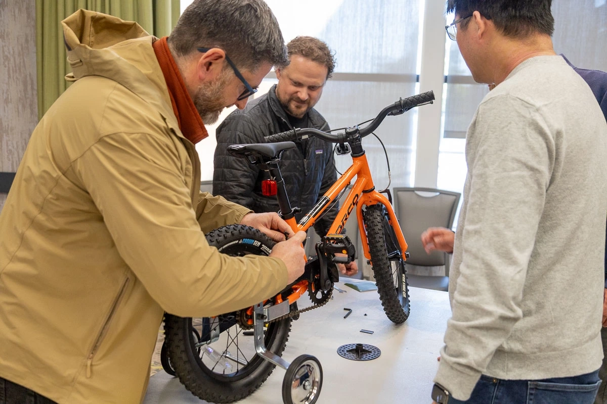 Team Building Bike Building 02