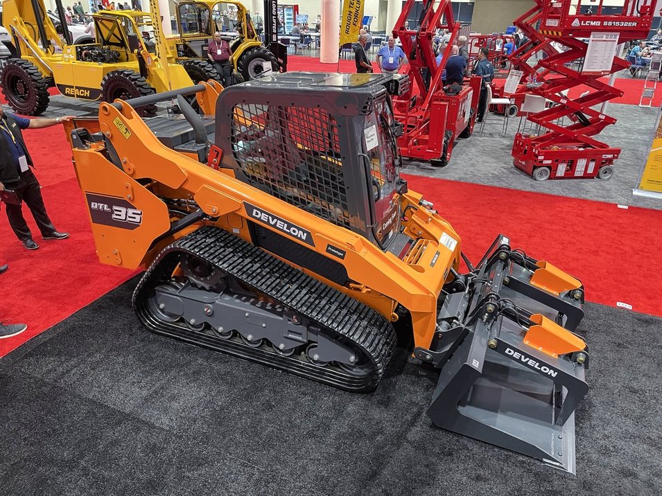 DEVEON Launches the New DTL35 Skid-Steer for 2024
