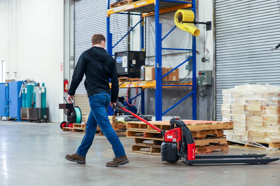 How to use an electric walkie pallet jack?