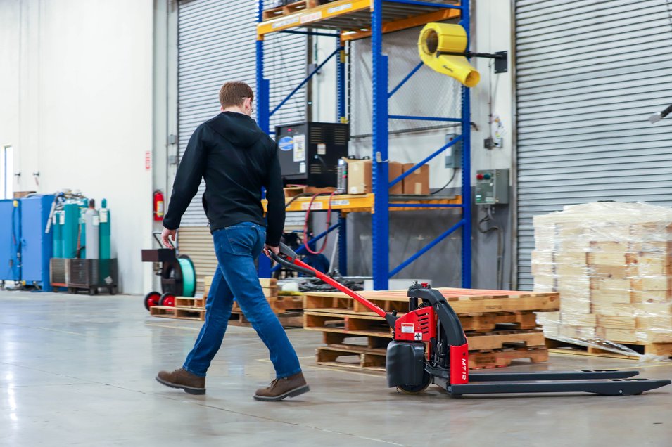 How to use an electric walkie pallet jack? How to use an electric walkie pallet jack?