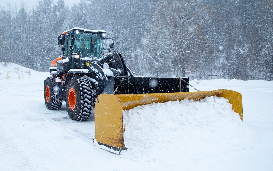8 Essential Tips for Heavy Equipment Maintenance This Winter