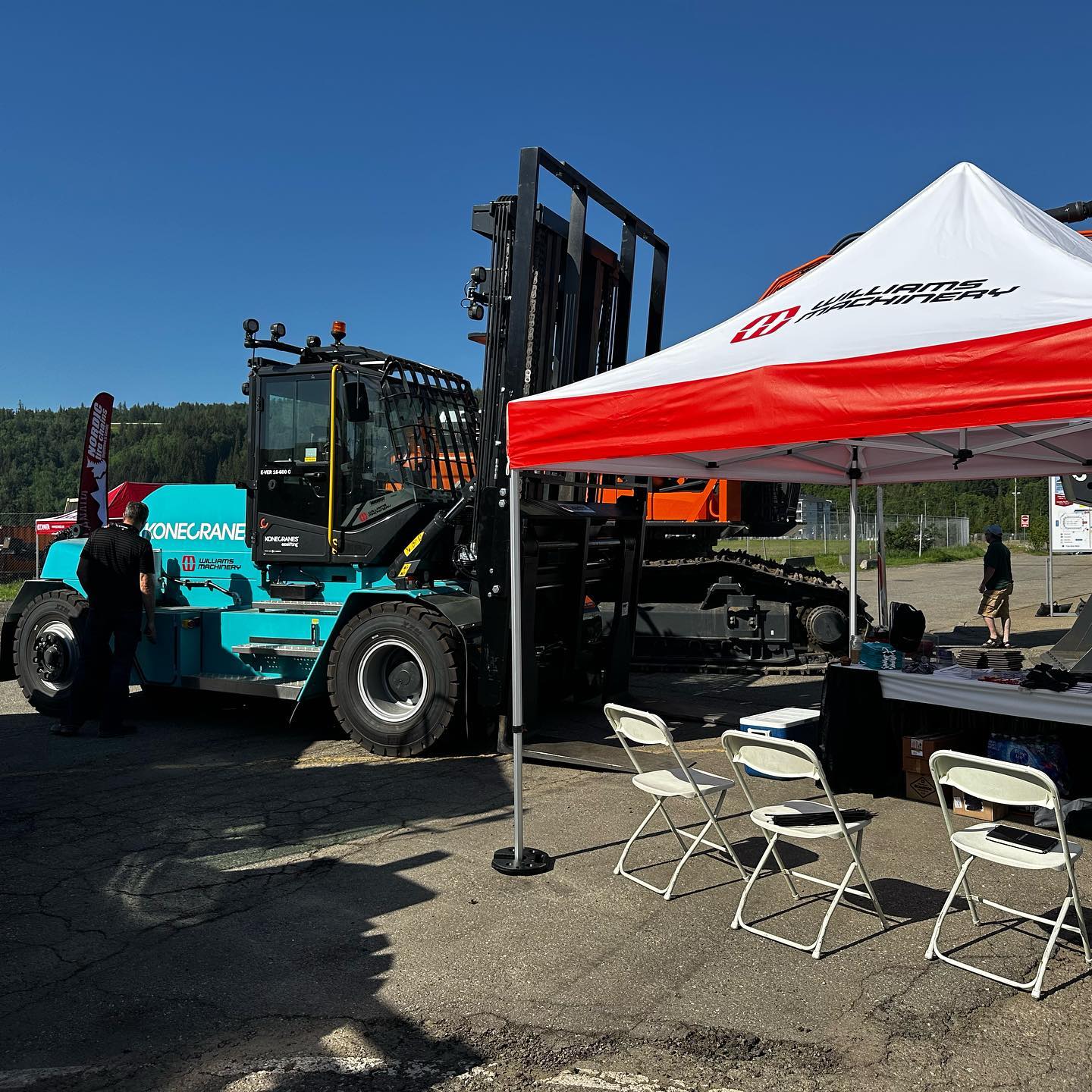 Come and check out the first North American all electric Konecrane at our booth today (P44) at the Canadian North Resources Expo in Prince George! 

#CNRE #PrinceGeorge #WilliamsMachinery #Expo #Konecranes #Linde #Bobcat #Develon #konecraneslifttrucks #konecraneelectric #electricvehicle