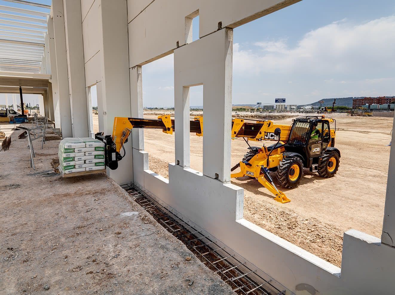 Telehandler to go above and beyond your obstacles